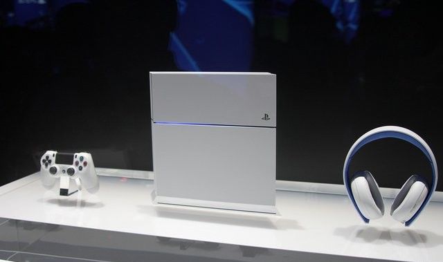 E3 2014:索尼白色款PS4惊艳实物图 实在很拉